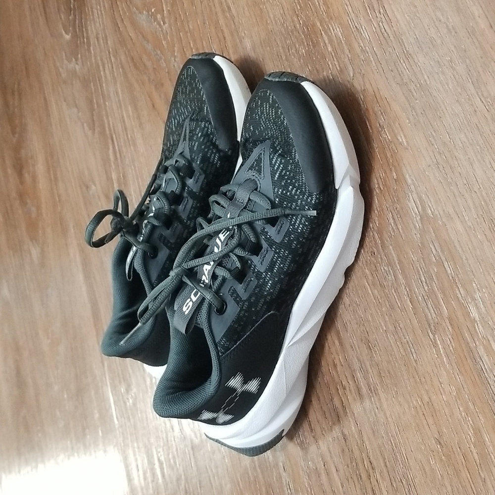 (6Y) Under Armour Youth ScramJet Lace Up Athletic Shoes Running Gym Activewear